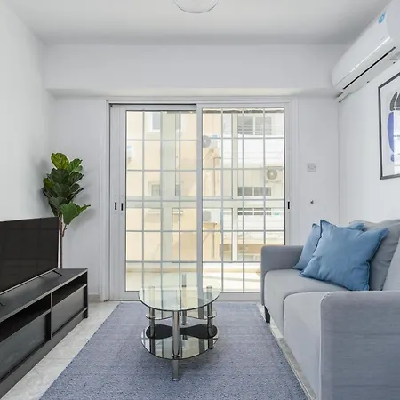 Daire White 1-bedroom By Mackenzie Larnaca