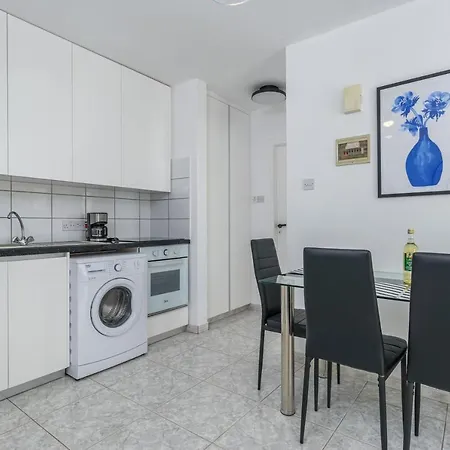 Lejlighed White 1-bedroom & Sundeck By Mackenzie Larnaca